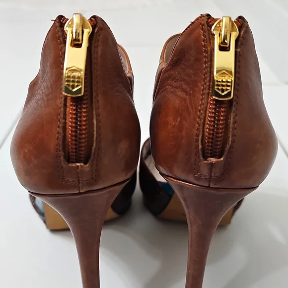 VINCE CAMUTO Leather & Cork Heels - Picture 6 of 13
